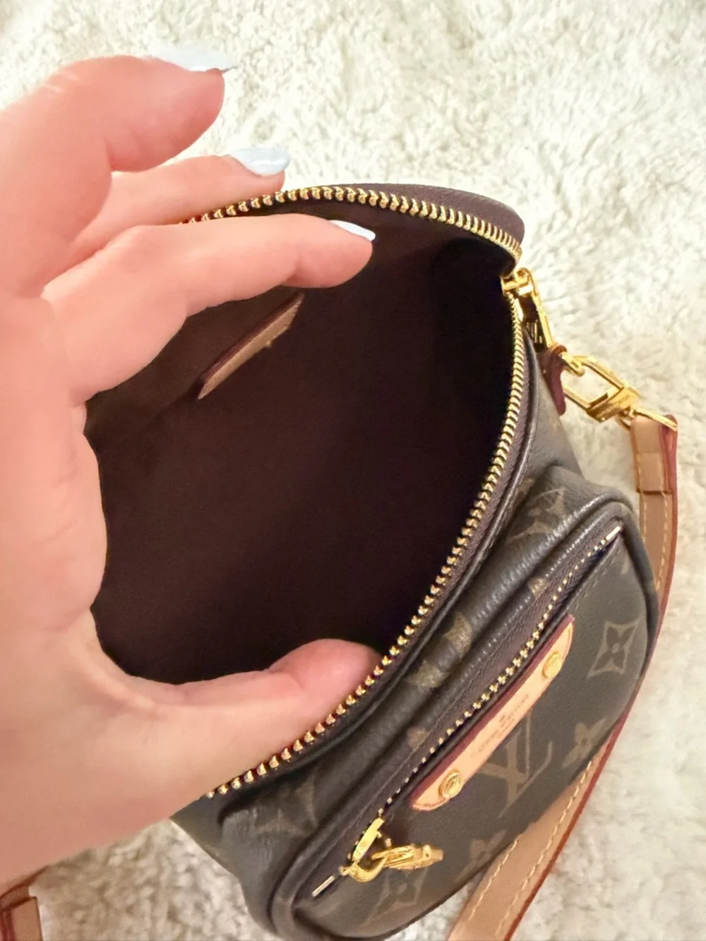 Compact Dark Brown Leather Crossbody Bag with Gold Hardware - Picture 8 of 8